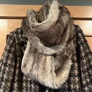 Faux fur women’s wrap scarf, one size
